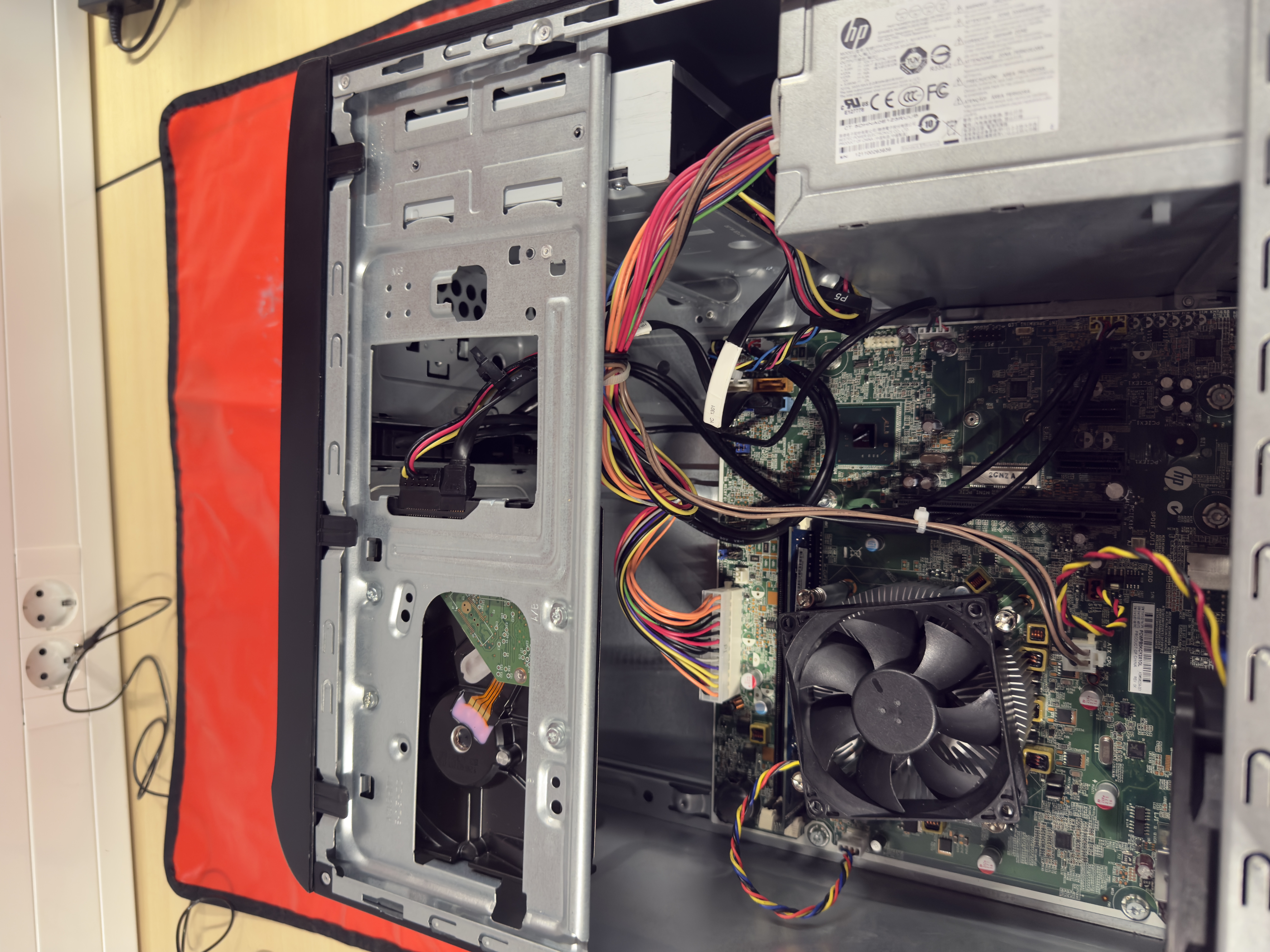 Binnenzijde van een custom pc met nette componentopstelling